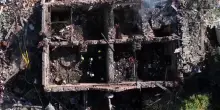 Il quartiere di Kiev devastato dai raid della notte: la vista dal drone &egrave; impressionante