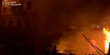 Ucraina, missili russi su Odessa: edifici in fiamme