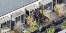 Ladro si addormenta sul tetto di una casa dopo due giorni di fuga: la polizia lo sorprende nel sonno