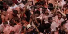 Spagna: 22.000 persone e 150 tonnellate di pomodori per la "Tomatina", la battaglia rossa di Bu&ntilde;ol