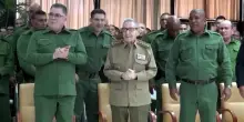 A Cuba riappare Ra&uacute;l Castro: il fratello di Fidel in prima fila a una cerimonia militare