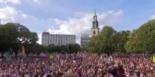 Germania, decine di migliaia in piazza contro l'Afd: "Tutti contro il fascismo"