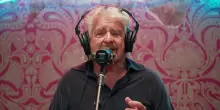 Beppe Grillo da Fedez: "I 5 stelle oggi di progressista hanno la paralisi della mente, cambino nome"