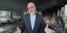 Il premier albanese Edi Rama nella scuola distrutta durante le proteste: "Non mi dimetto"