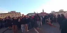 Firenze, corteo bloccato sul ponte Santa Trinita dalla polizia