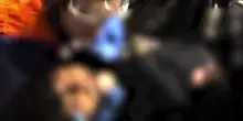 Bologna, tensione al corteo per un giovane bloccato dalla polizia: "Vi sembra normale?"