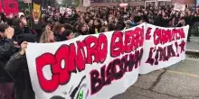 Sciopero a Torino, studenti in corteo contro economia di guerra e carovita
