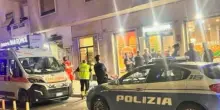 Uomo barricato armato in un Burger King a Roma: terrore nel quartiere Africano