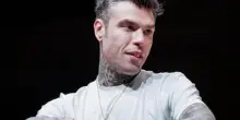 Fedez va al congresso di Forza Italia e attacca la sinistra: “Non c’è confronto”