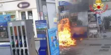 Si ferma a fare benzina e viene avvolto dalle fiamme. Orrore in Italia, l’incendio in un istante