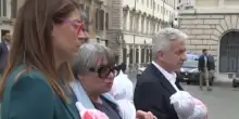 Finti cadaveri a Montecitorio per il flashmob contro la guerra a Gaza
