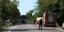 Camion contro cinque auto, strage in Italia: morti e feriti, l’incidente è spaventoso