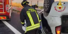 Incidente pauroso, la macchina vola sull’asfalto e si ribalta: sangue in autostrada