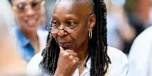 Whoopy Goldberg, la provocazione dell’attrice: “Vivere a New York è come vivere a Teheran”