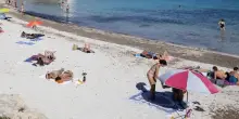 Spiagge italiane invase, piccoli e neri: “Attenzione a dove mettete i piedi”, cosa sono
