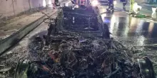 Disastro in autostrada, inferno di fiamme in galleria: auto incenerite