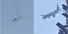 Panico in volo, fumo e fiamme da un motore: immagini drammatiche