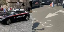 Scontro micidiale contro un’auto dei Carabinieri, sbalzato per metri con la bici: è tragedia