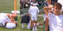 Wimbledon, incredibile in campo: incidente mai visto. Si &egrave; ritirato! (VIDEO)