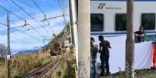 Preso in pieno sui binari, poi lo shock dei presenti: trovato così. Treni cancellati e maxi ritardi
