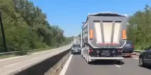 “Ma cosa sta facendo? Ancora!” Anziano contromano in autostrada, quello che succede lascia tutti a bocca aperta