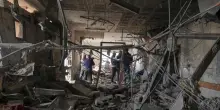 Raid israeliano su un ospedale a Gaza: 19 morti tra cui 4 giornalisti. La situazione precipita
