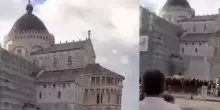 Torre di Pisa, lo hanno fatto proprio lì sotto: davanti a tutti!