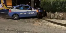 Prima l’inseguimento e poi lo schianto. Poliziotti coinvolti: “Terribile”