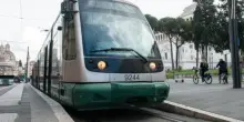 Roma, paura sul tram: incendio esplode dall’aria condizionata