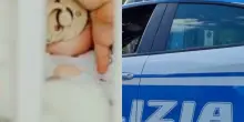 Urla e lacrime della bimba di 18 mesi nell’appartamento accanto: l’intervento della polizia e la scoperta sconvolgente