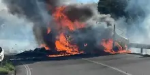 Italia, assalto da film al portavalori: auto incendiate e strada bloccata