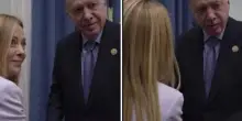 “Smetti di farlo!”, Erdogan (proprio lui!) tira le orecchie a Giorgia Meloni: la scena fa il giro del mondo (Video)