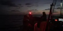 Flotilla a poche miglia da Gaza, navi israeliane si avvicinano. Evacuate 11 persone a bordo.  Meloni: “Fermatevi, irresponsabili”