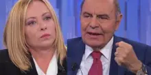 “E ora guardate qui”. Bruno Vespa e Giorgia Meloni, esplode il caso dopo le polemiche