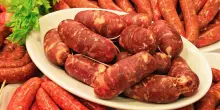 Salsiccia ritirata dai supermercati: “Contiene una sostanza pericolosa”. Rischio altissimo