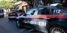 Femminicidio in Italia, donna di 81anni accoltellata a morte in casa: fermato il marito