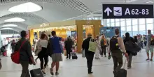 “Centinaia di voli cancellati!”. Caos negli aeroporti: cosa succede