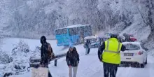 Scuolabus scivola nella neve in Italia, decine di studenti a bordo: soccorsi sul posto
