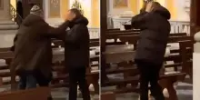 Shock nella chiesa italiana, picchia il prete mentre… Il video sconcertante