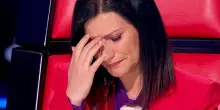 Laura Pausini, la rabbia della cugina: “Non le è mai fregato nulla, non venga al funerale di papà”