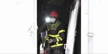 Incendio in un palazzo in centro, è strage: morti e feriti