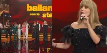 “Non so se resto”. Ballando con le stelle, l’annuncio in diretta gela Milly Carlucci e il pubblico