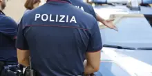 Il figlio litiga a scuola con un coetaneo, lui perde la testa e alza le mani: violenza shock sul bambino