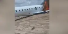 Ministro a bordo! Schianto al suolo, aereo finisce fuori pista e prende fuoco!