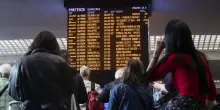 “Viaggiatori esasperati”. È caos in Italia, treni bloccati e ritardi enormi. Circolazione in tilt