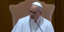 “Relazioni con più donne”. Papa Leone lo caccia, clamoroso in Vaticano