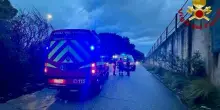 Maltempo Italia, auto bloccate dall’acqua: “Correte! Una famiglia con un neonato!”