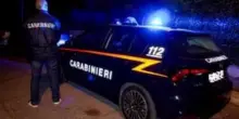 Italia, donna accoltellata sotto casa: aggressore in fuga