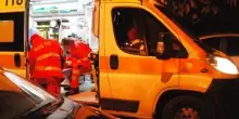 Italia, camion travolge una donna: la morte in un attimo