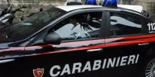Sevizia e narcotizza la compagna, infermiere arrestato nel Napoletano